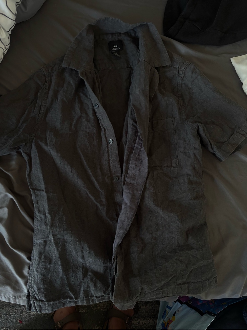 H&M Black Short-Sleeve Button-Up Shirt